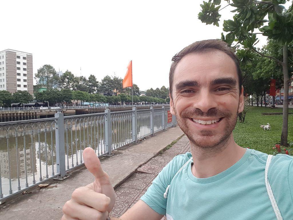 herve lero banc saigon trouver l'amour sur tinder Hervé Lero banc Saigon